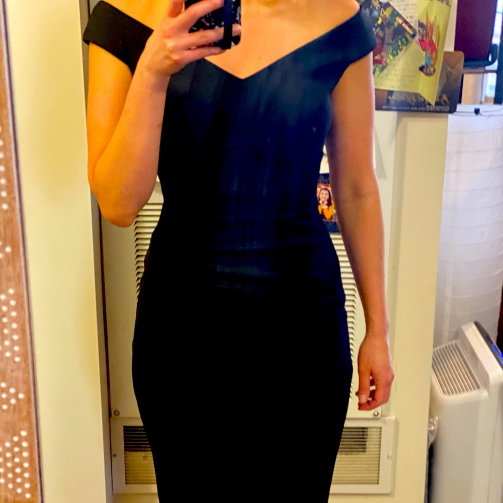 Black Caché dress. Vintage ruching. Size 4. Cleaned.